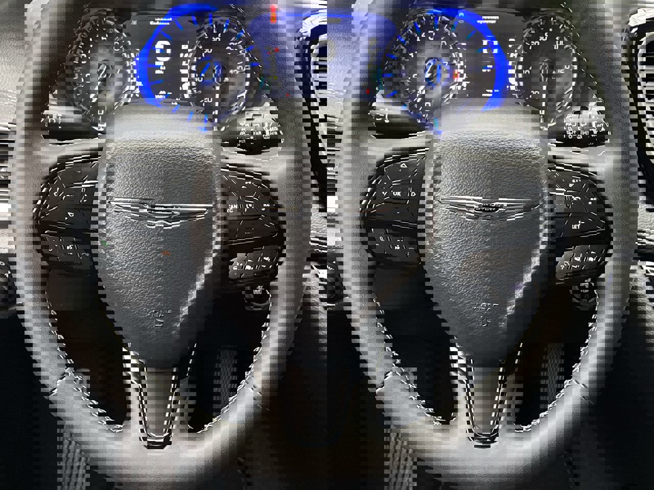 Used 2023 Chrysler Pacifica Touring image 15