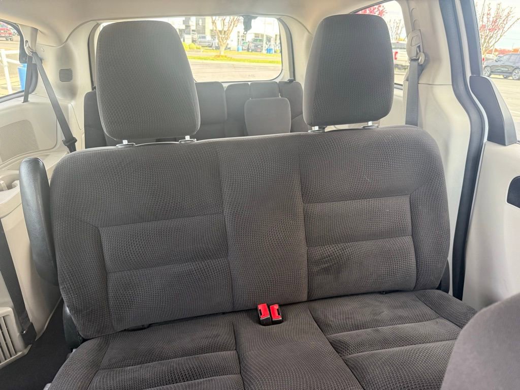 Used 2018 Dodge Grand Caravan SE w/ UConnect Hands-Free Group image 47