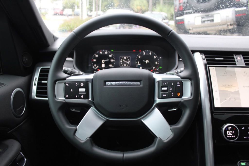 Certified 2025 Land Rover Discovery S image 16