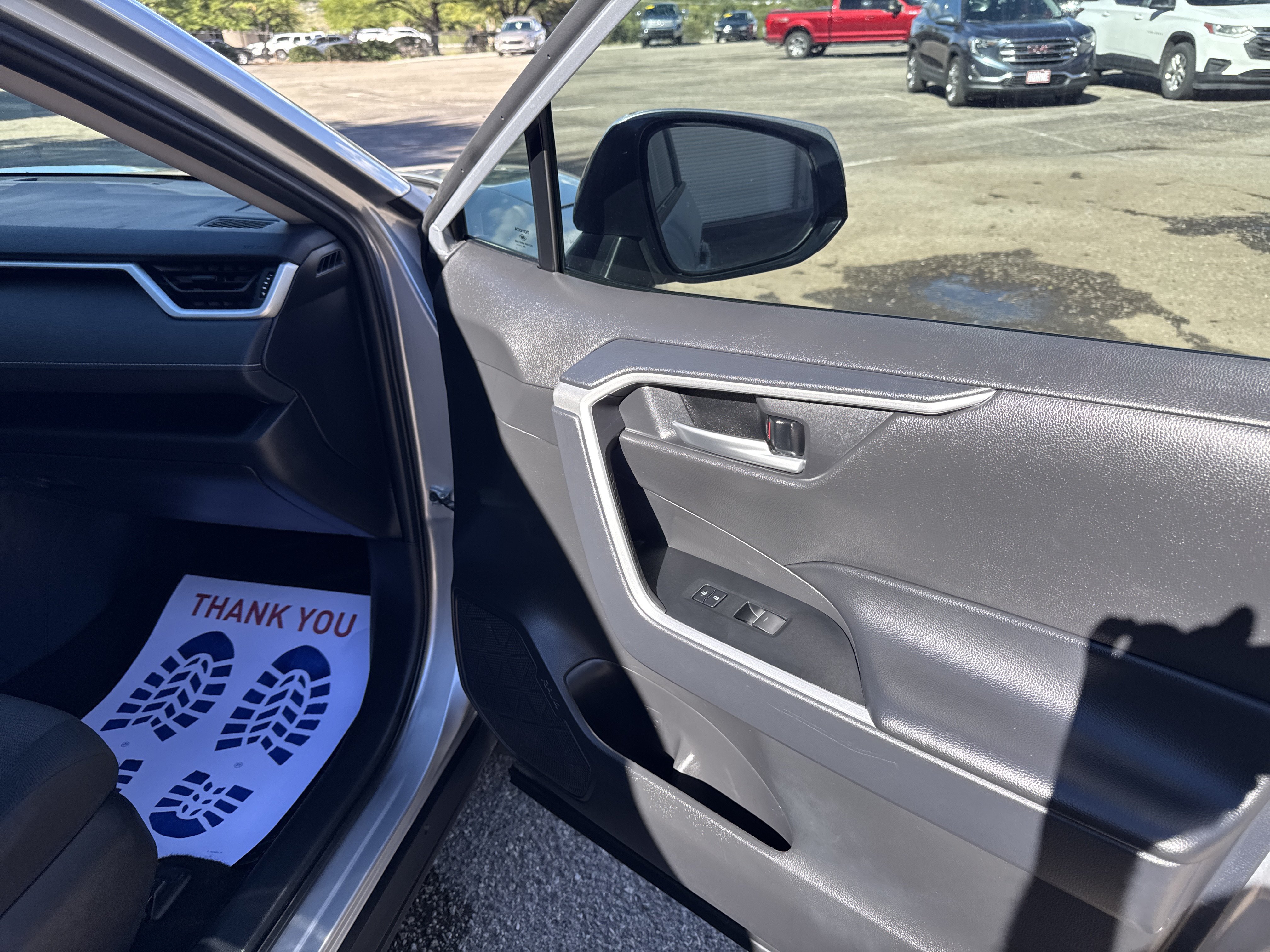 Used 2025 Toyota RAV4 XLE FWD image 17