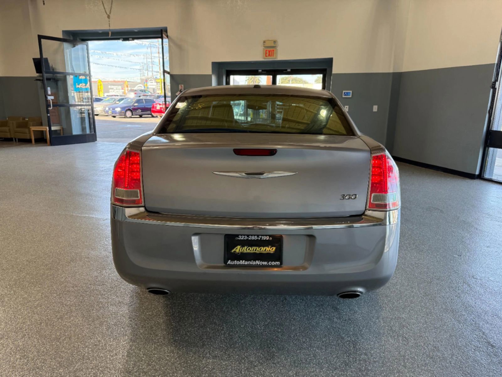 Used 2013 Chrysler 300 RWD image 6