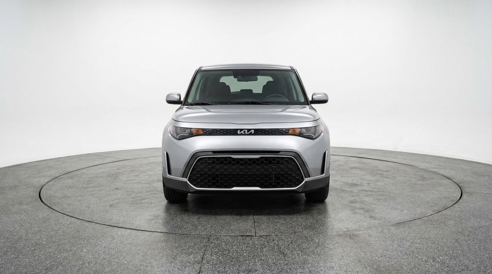 Used 2025 Kia Soul LX w/ LX Technology Package FWD image 2