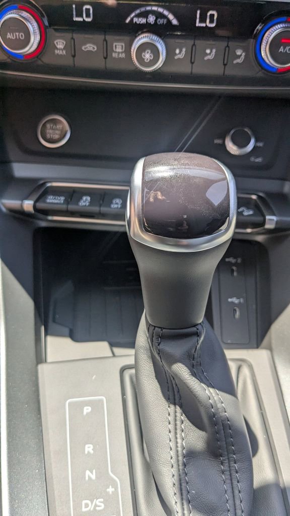 New 2025 Audi Q3 2.0T Premium image 11