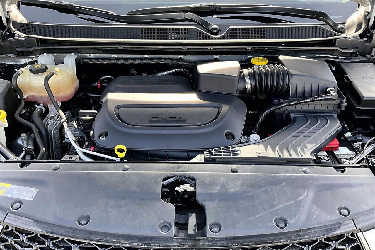 Certified 2022 Chrysler Pacifica Limited image 39