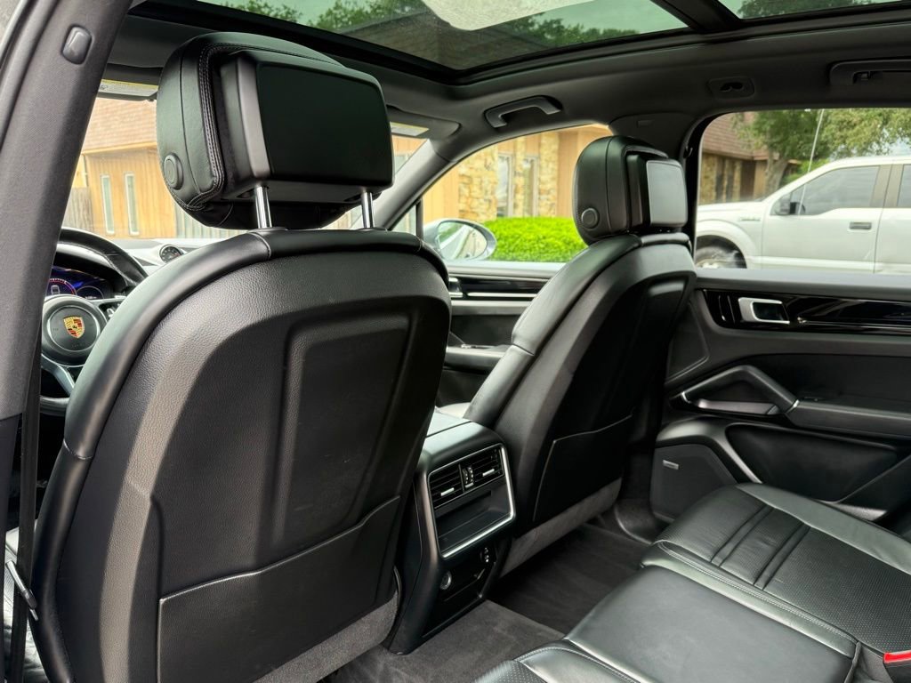 Used 2021 Porsche Cayenne image 19
