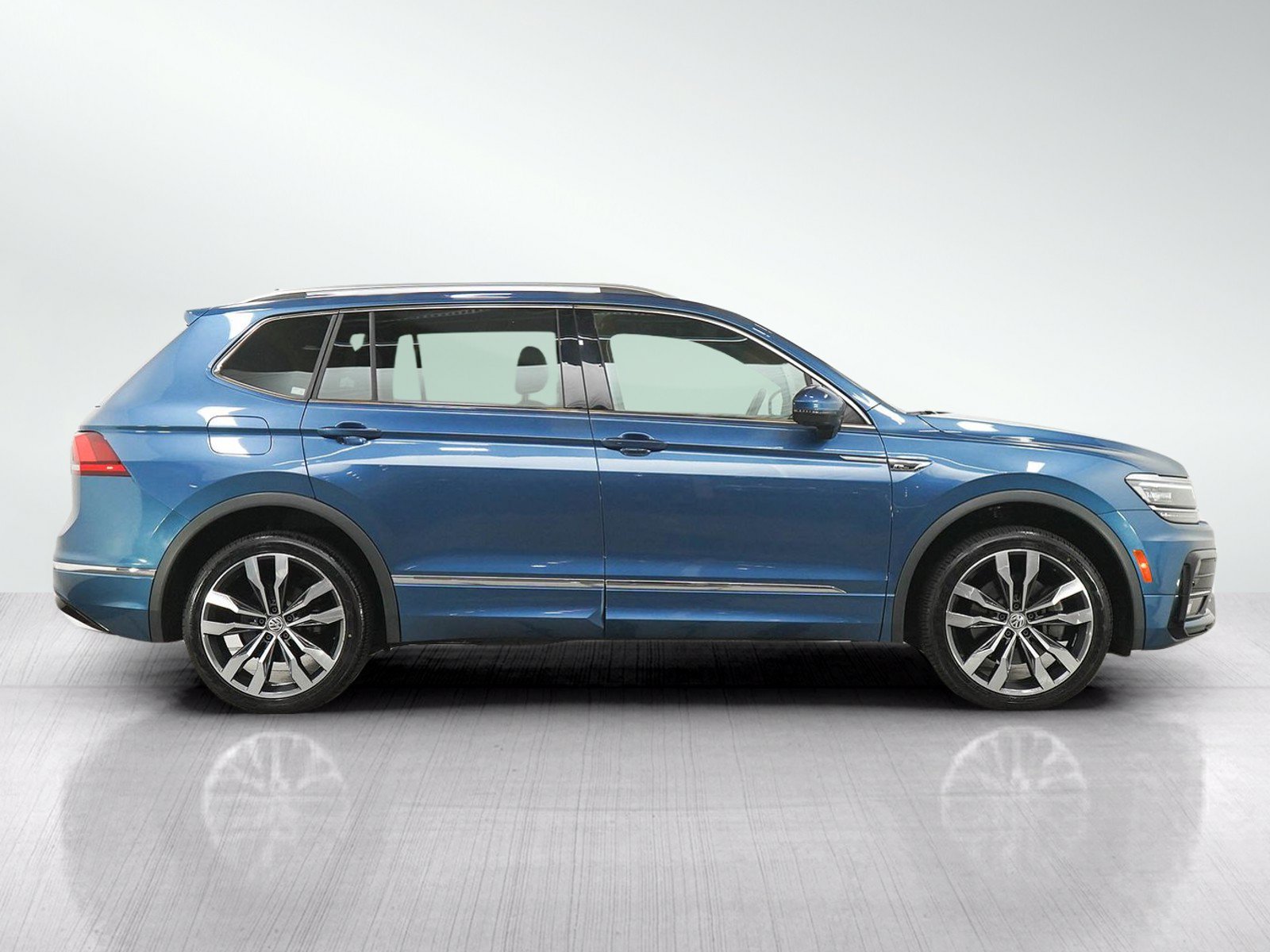 Used 2020 Volkswagen Tiguan SEL Premium R-Line AWD/4WD image 6