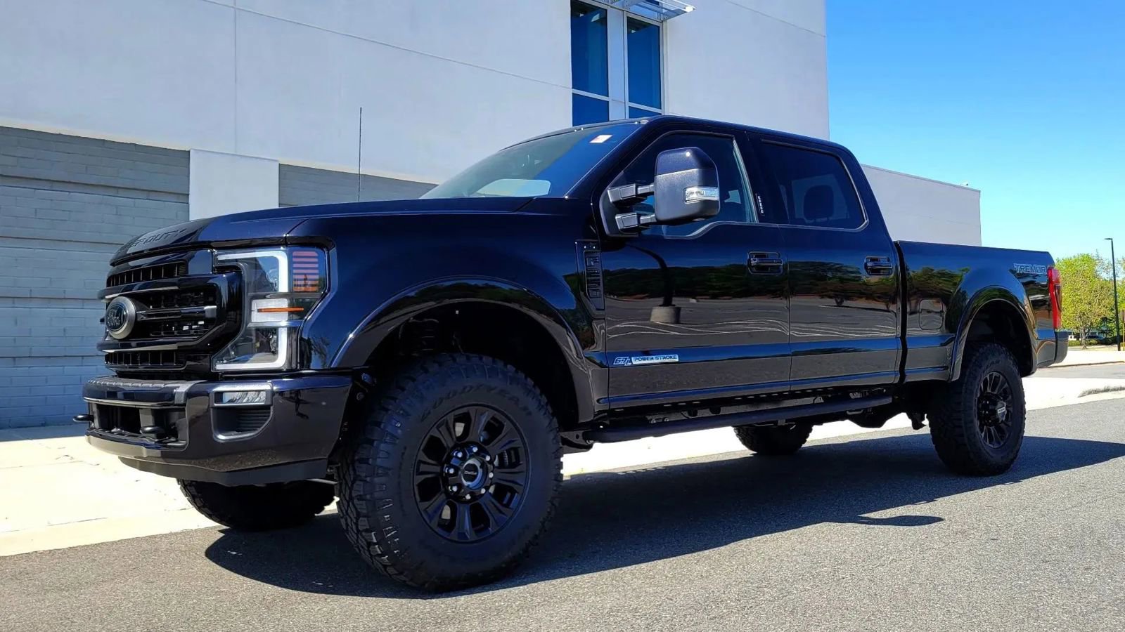 Used 2021 Ford F250 Lariat w/ Tremor Off-Road Package AWD/4WD image 1