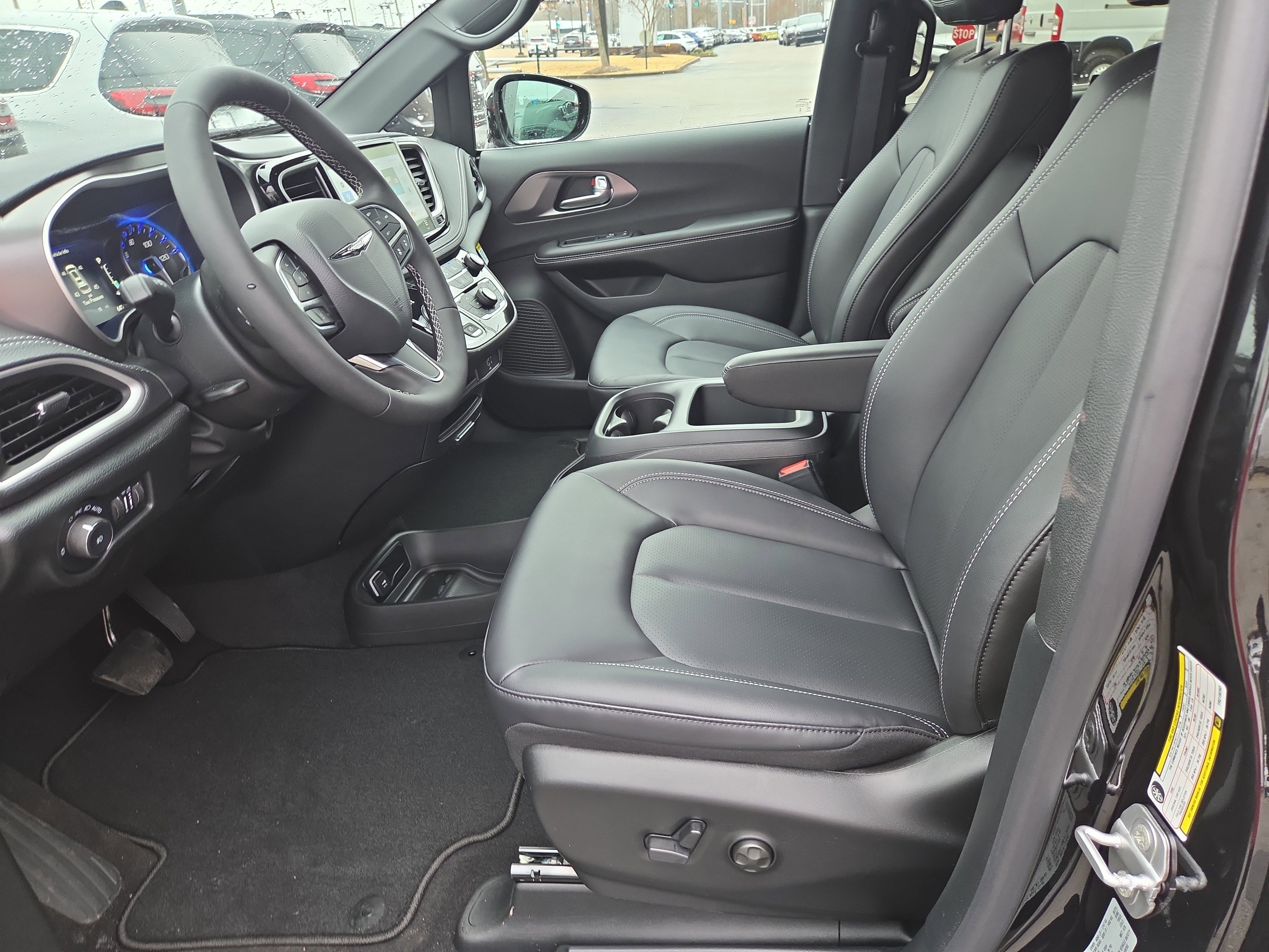 New 2026 Chrysler Pacifica Select image 4