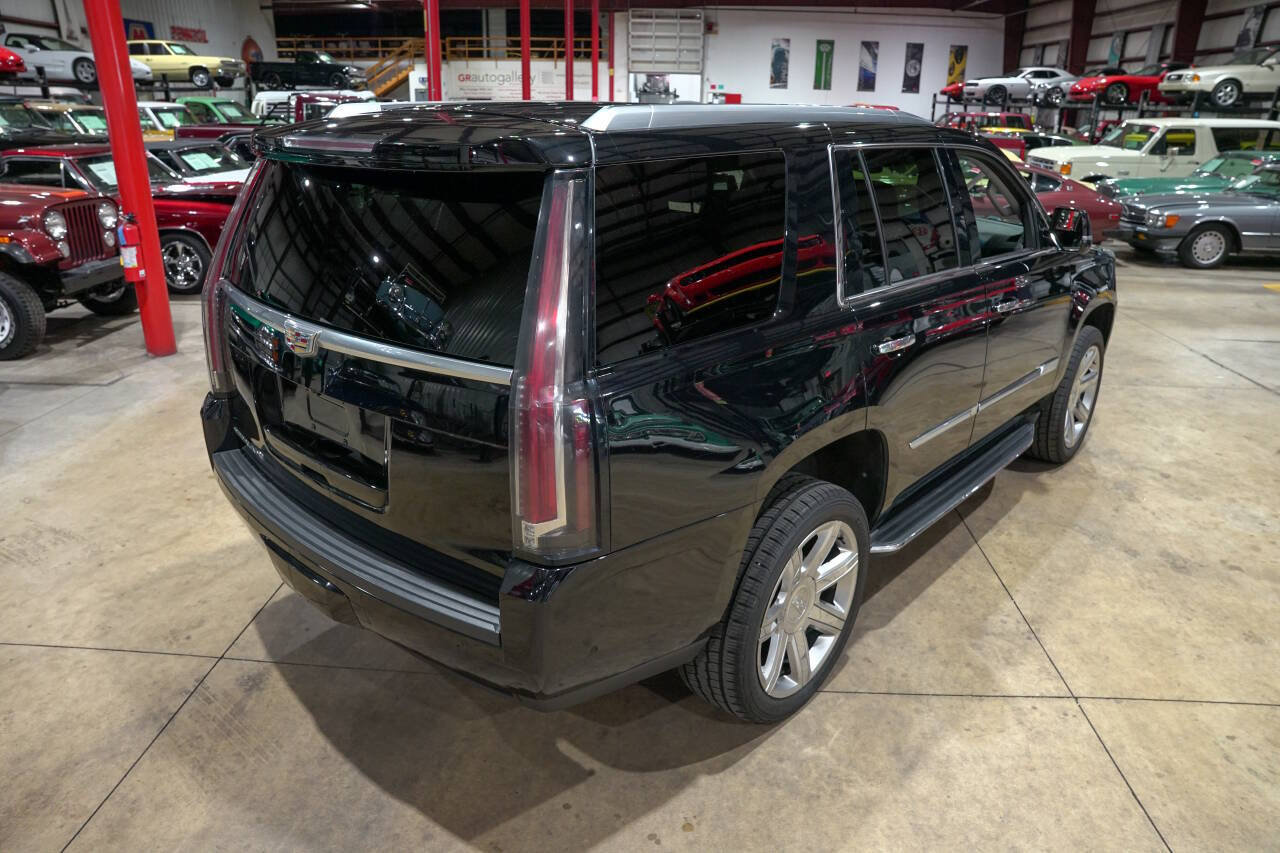 Used 2017 Cadillac Escalade Luxury AWD/4WD image 17