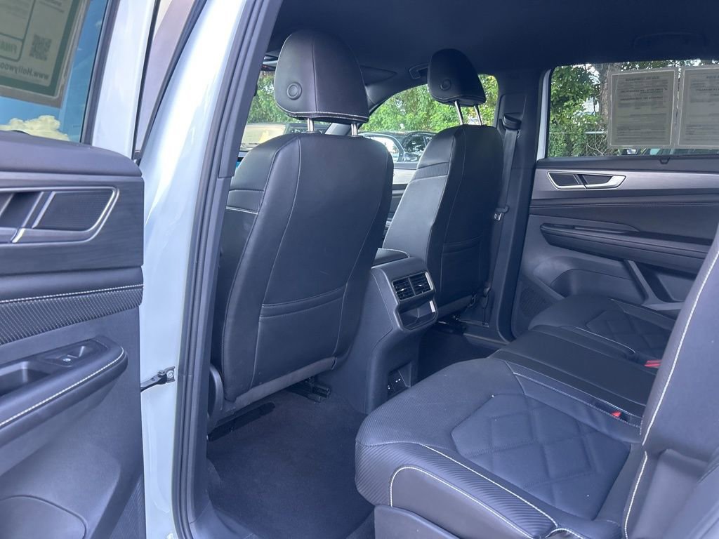Used 2024 Volkswagen Atlas Cross Sport SE image 34