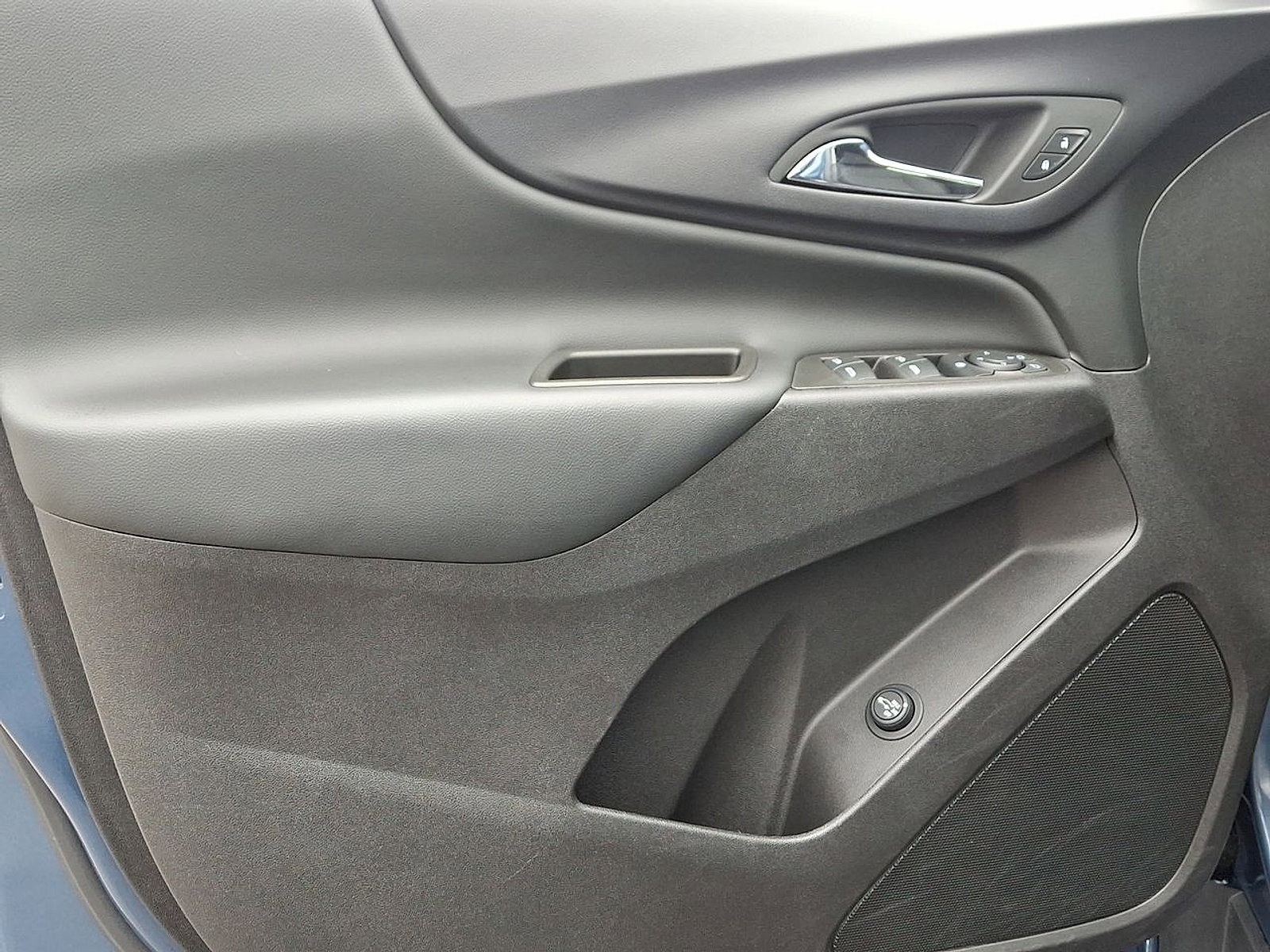 Certified 2024 Chevrolet Equinox LT w/ LPO, Floor Liner Package image 10