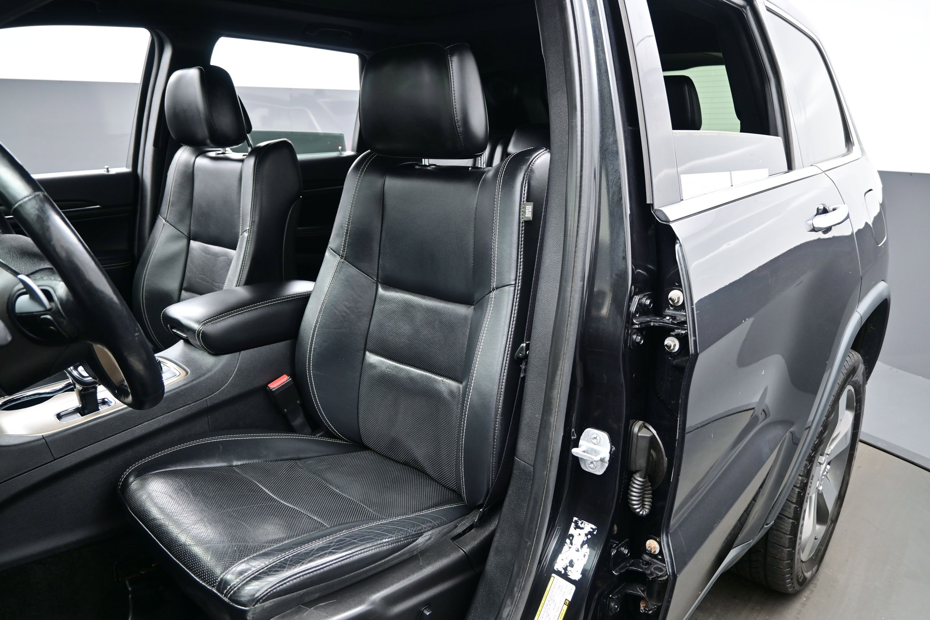 Used 2014 Jeep Grand Cherokee Limited w/ Luxury Group II AWD/4WD image 11