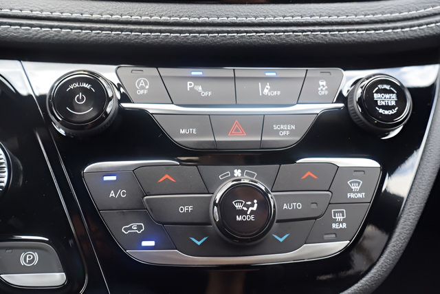 New 2027 Chrysler Pacifica Limited FWD image 15
