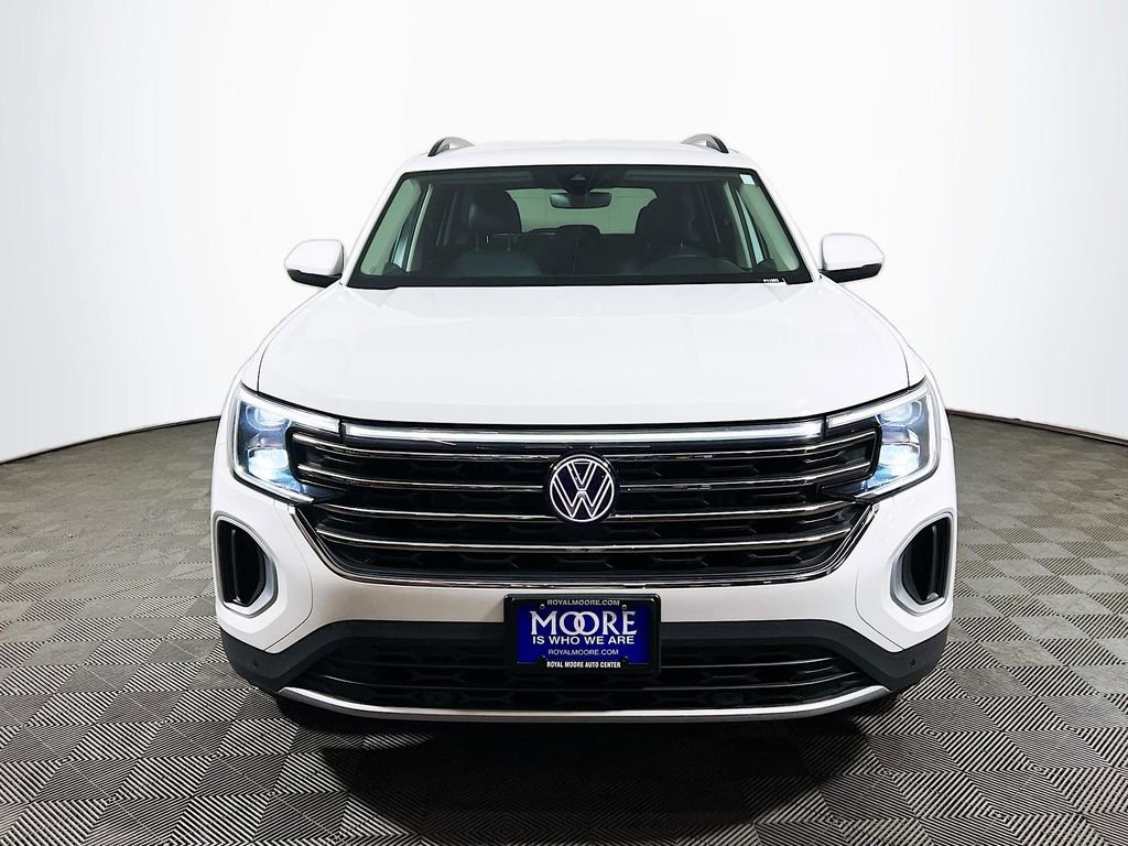 Used 2025 Volkswagen Atlas SE image 2