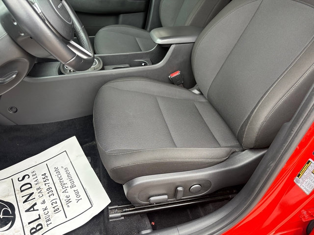 Used 2025 Hyundai Kona SEL FWD image 12