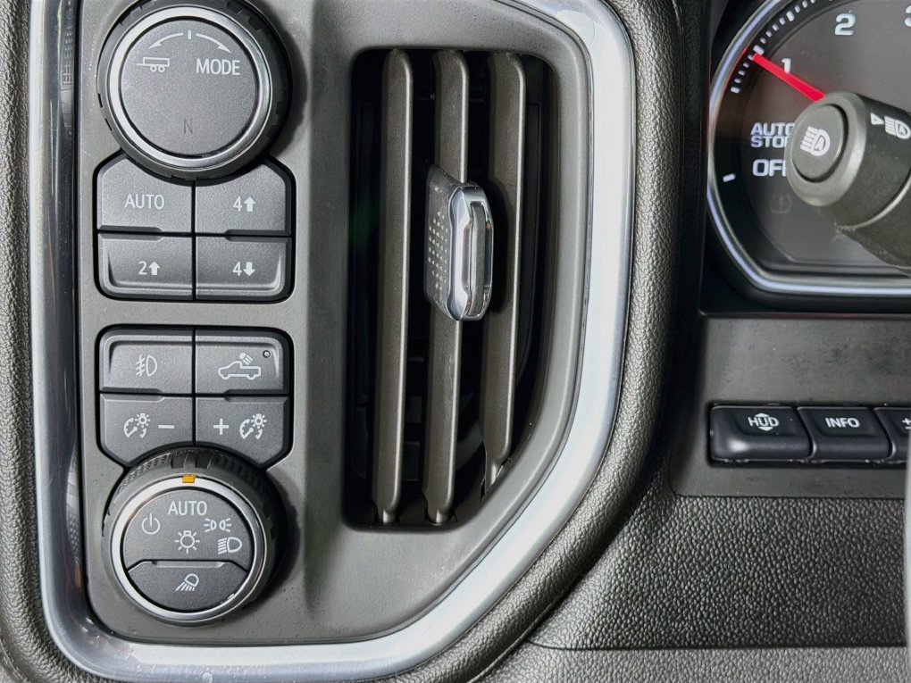 Used 2020 Chevrolet Silverado 1500 High Country w/ Technology Package AWD/4WD image 15
