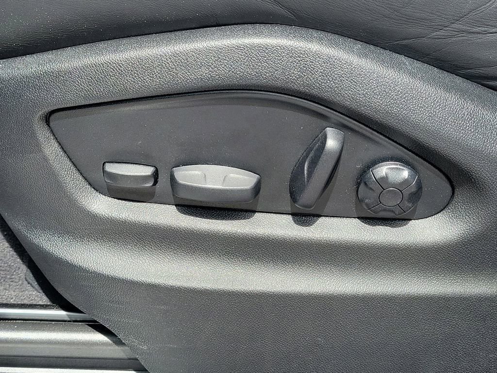 Certified 2025 Porsche Cayenne AWD/4WD image 28