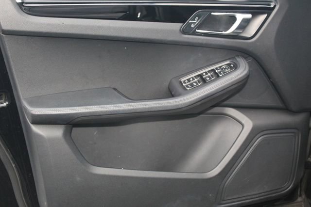 Used 2023 Porsche Macan Turbo image 23