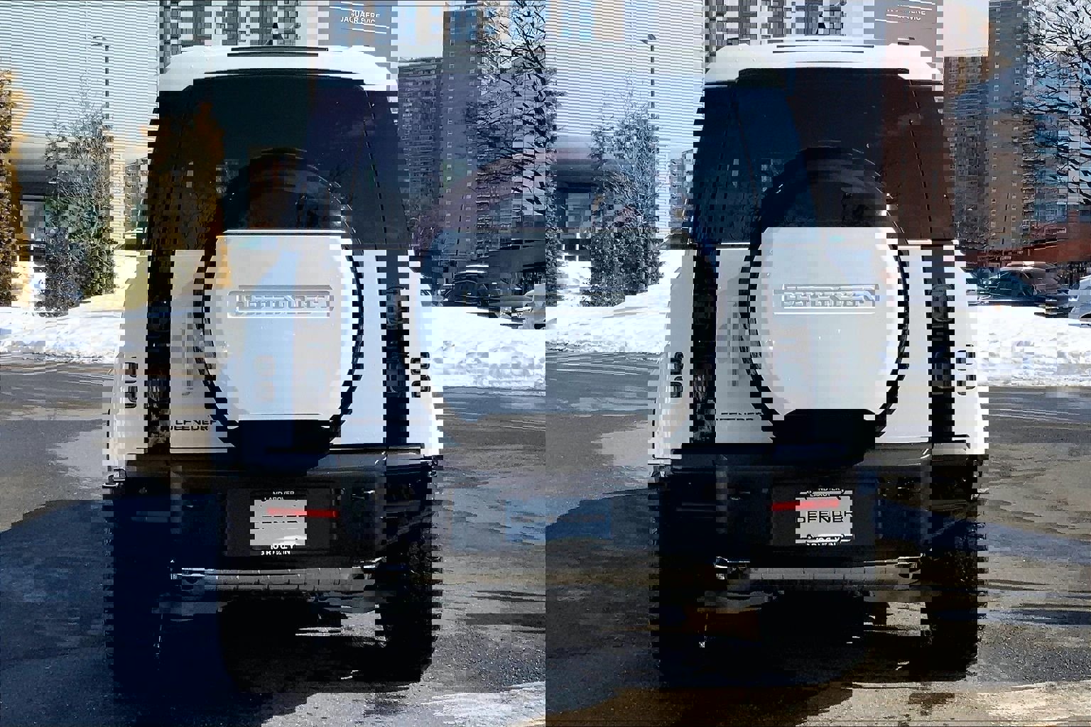 New 2026 Land Rover Defender 110 X-Dynamic SE image 4