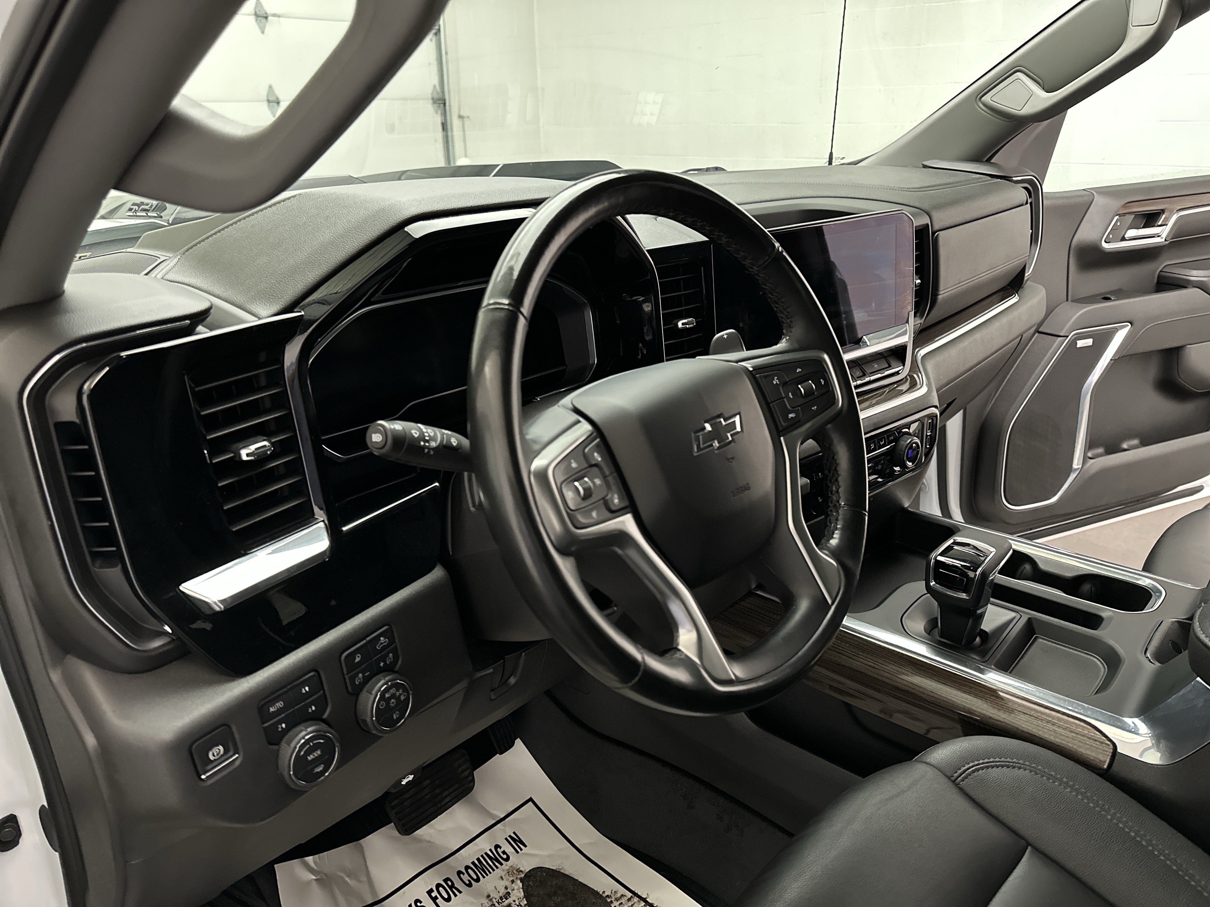 Used 2024 Chevrolet Silverado 1500 LT Trail Boss w/ LT Trail Boss Premium Package AWD/4WD image 20