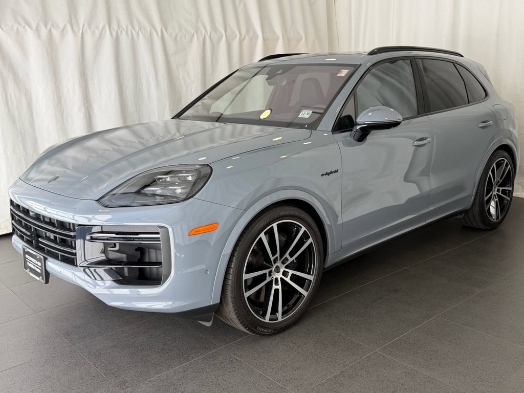 Certified 2025 Porsche Cayenne Turbo AWD/4WD image 1