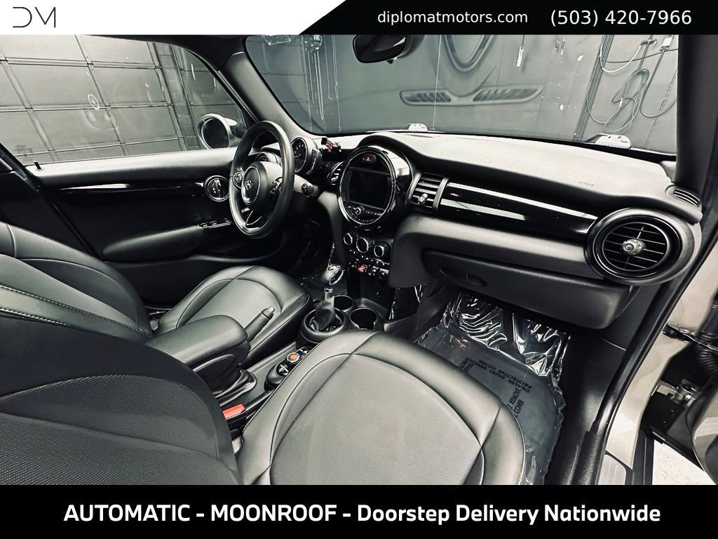Used 2019 MINI Cooper 4-Door Hardtop w/ Signature Upholstery Package FWD image 19