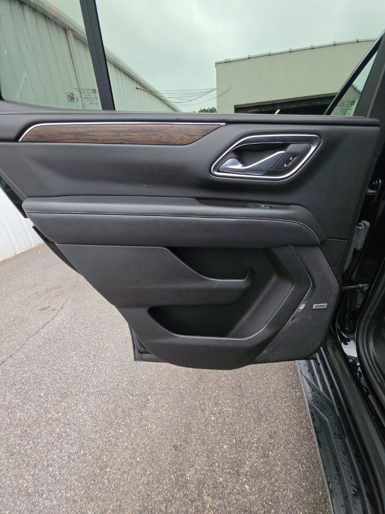 Used 2024 Chevrolet Tahoe Premier AWD/4WD image 16