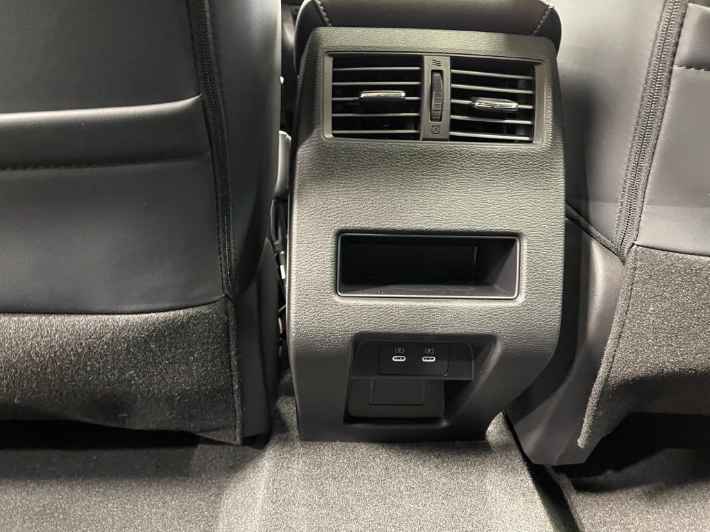 New 2025 Mitsubishi Outlander SE image 26