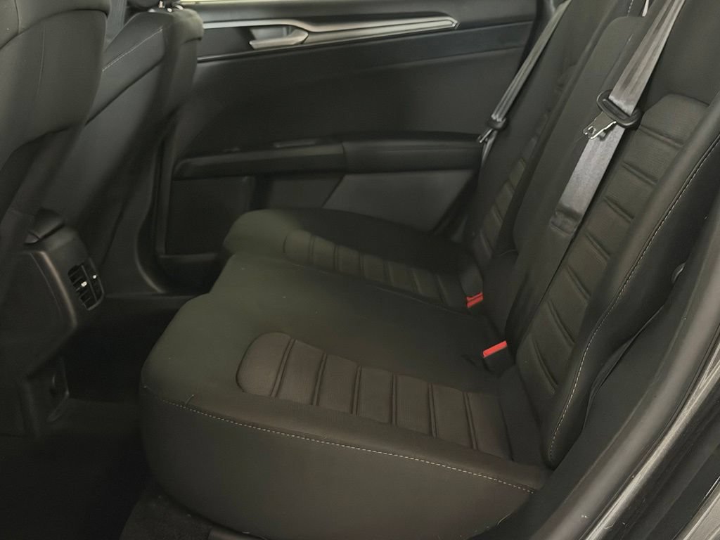 Used 2019 Ford Fusion SE FWD image 23