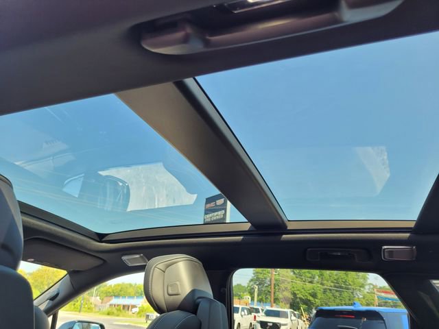 New 2026 Cadillac Lyriq Signature Sport w/ LPO, Floor Liner Package image 24