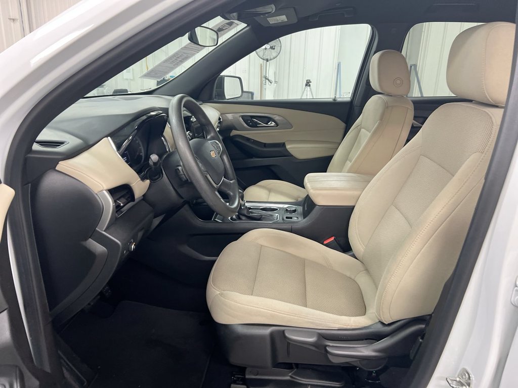 Used 2023 Chevrolet Traverse LS FWD image 19