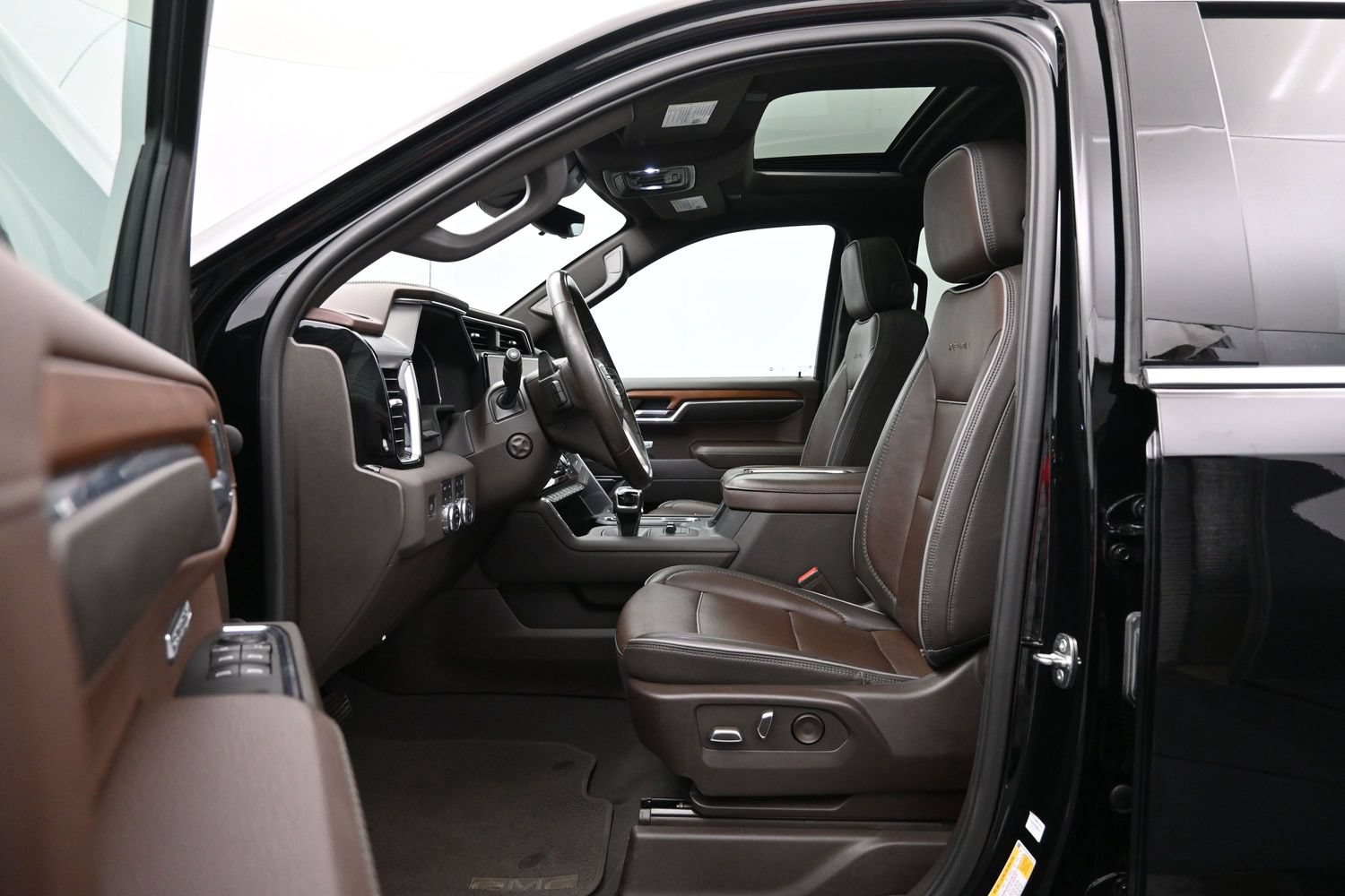Used 2022 GMC Sierra 1500 Denali w/ Denali Reserve Package AWD/4WD image 9