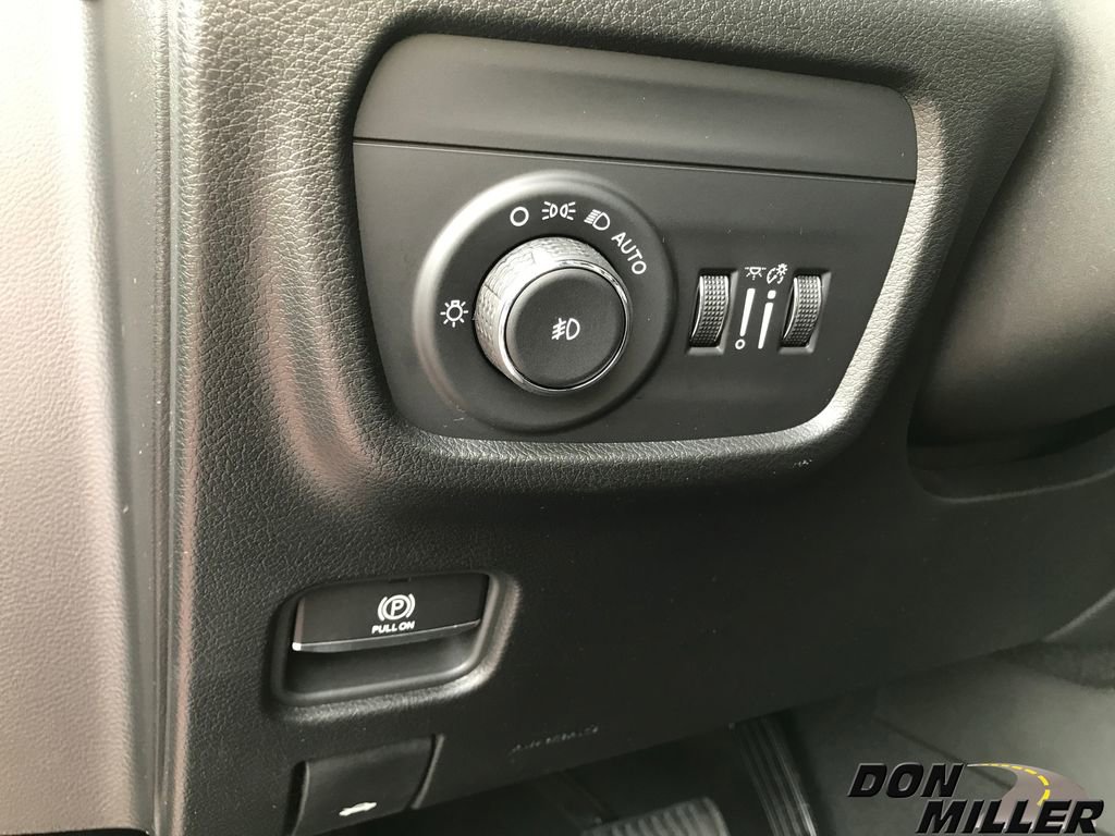 New 2025 Jeep Grand Cherokee Limited w/ Luxury Tech Group II image 15