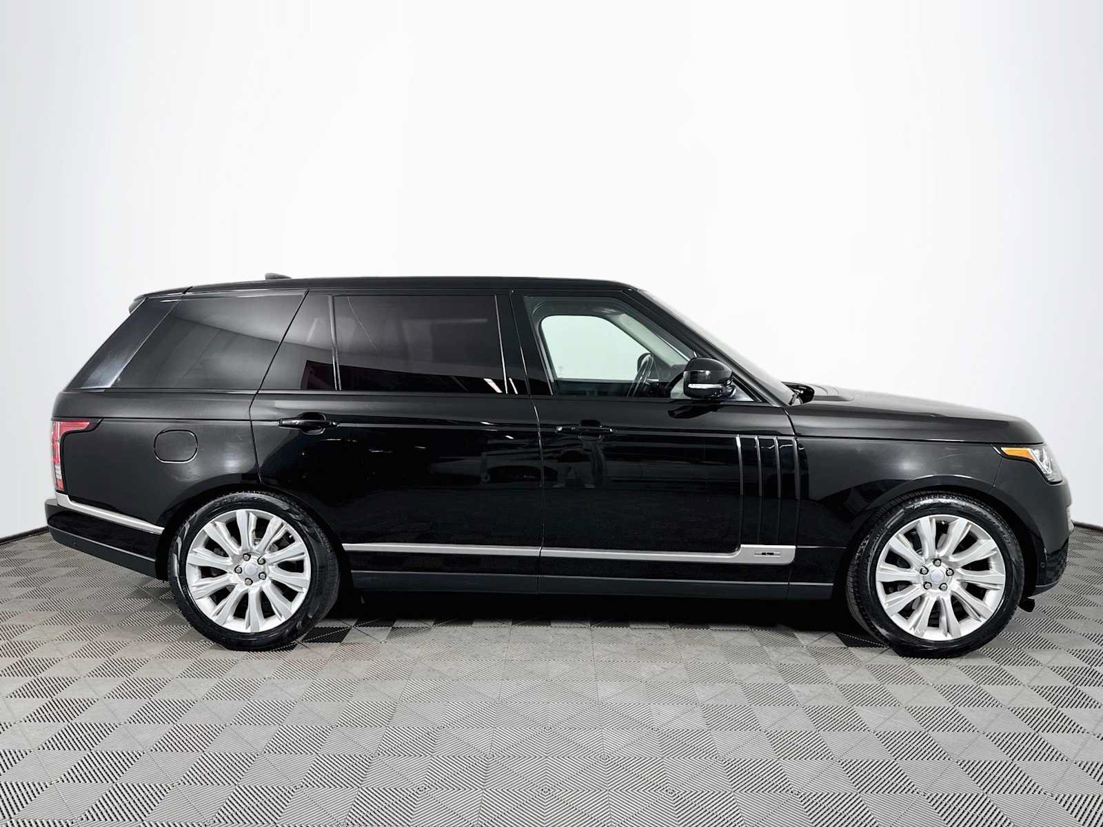 Used 2017 Land Rover Range Rover Long Wheelbase Supercharged AWD/4WD image 4