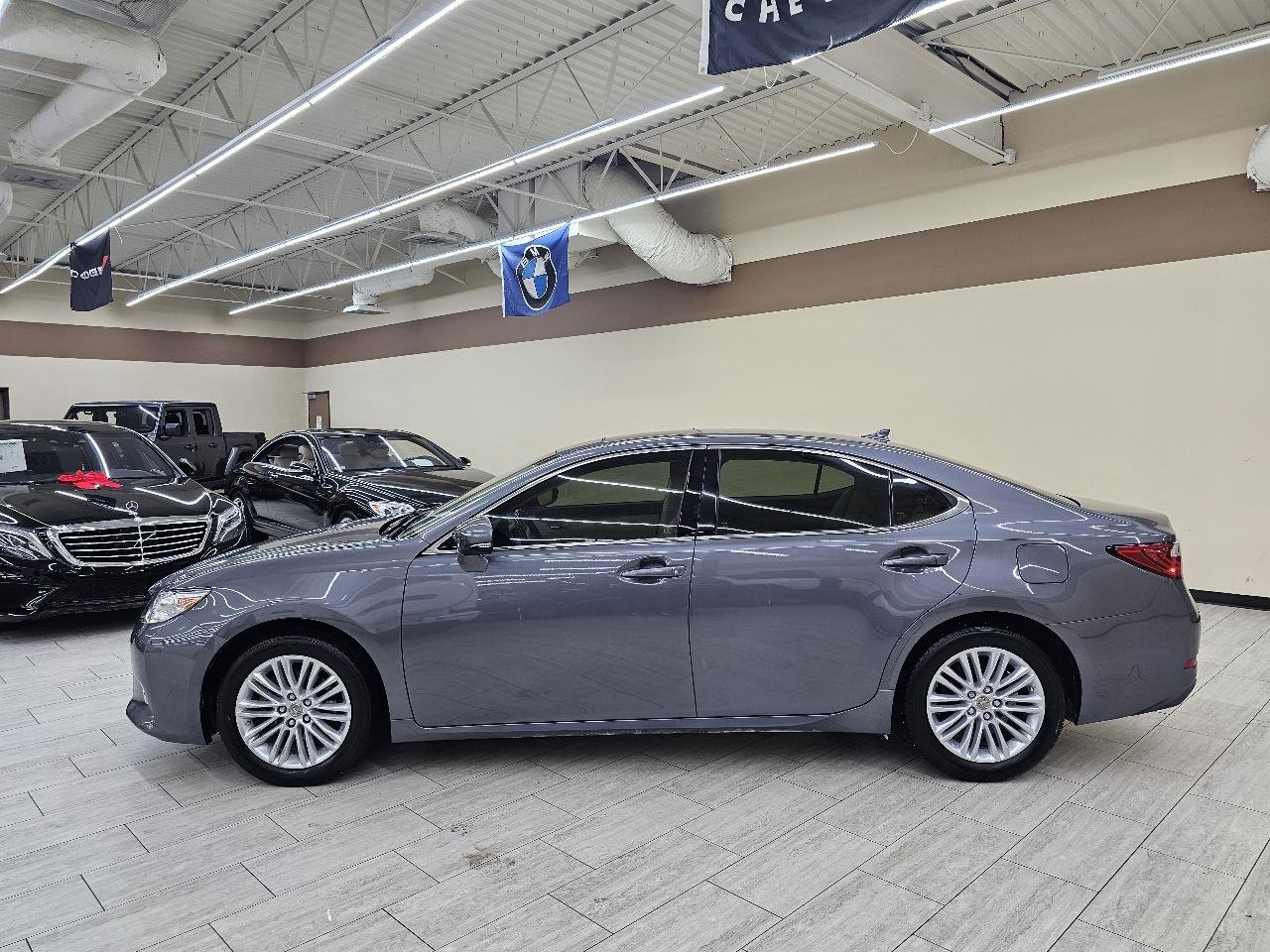 Used 2014 Lexus ES 350 w/ Luxury Package FWD image 9