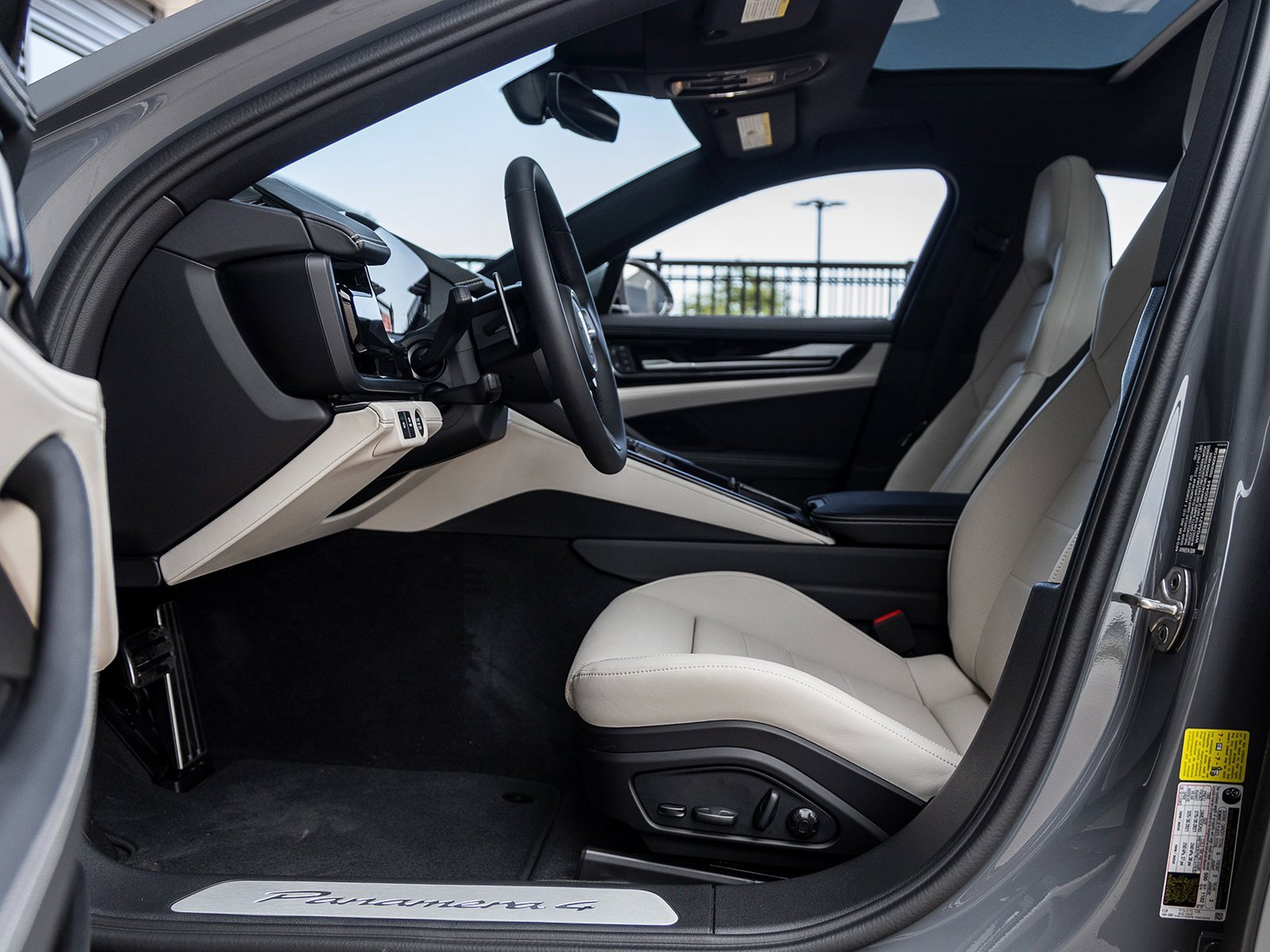 Certified 2025 Porsche Panamera 4 image 24