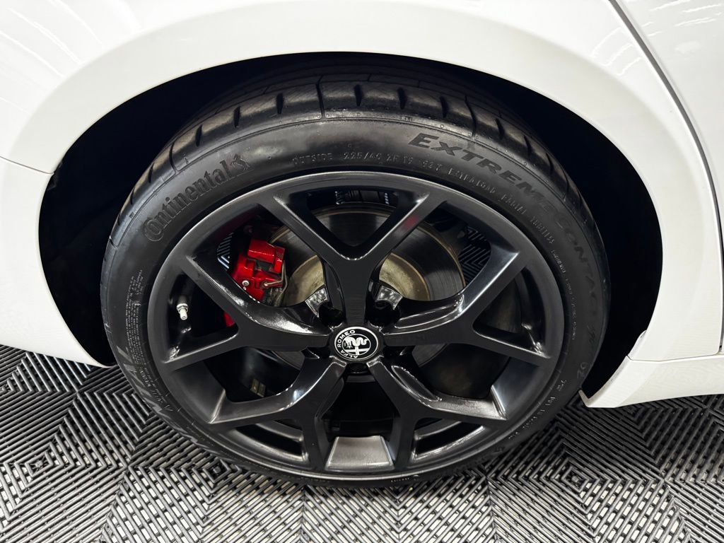 Used 2019 Alfa Romeo Giulia Ti w/ Nero Edizione image 19