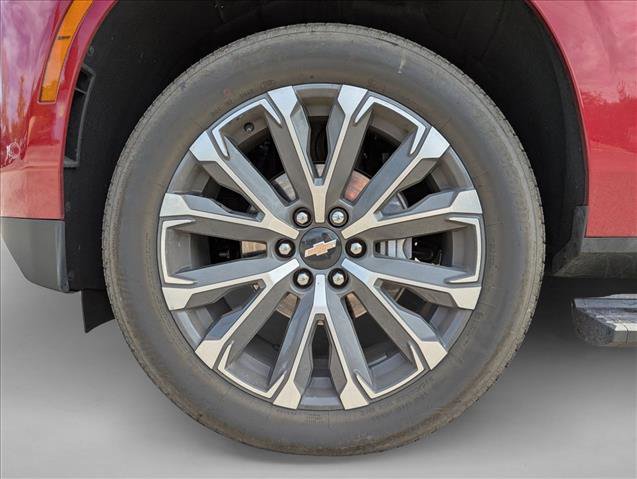 Used 2025 Chevrolet Suburban High Country image 13