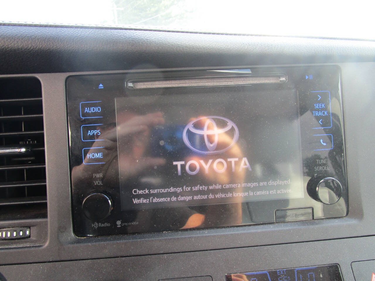 Used 2015 Toyota Sienna XLE Premium FWD image 15