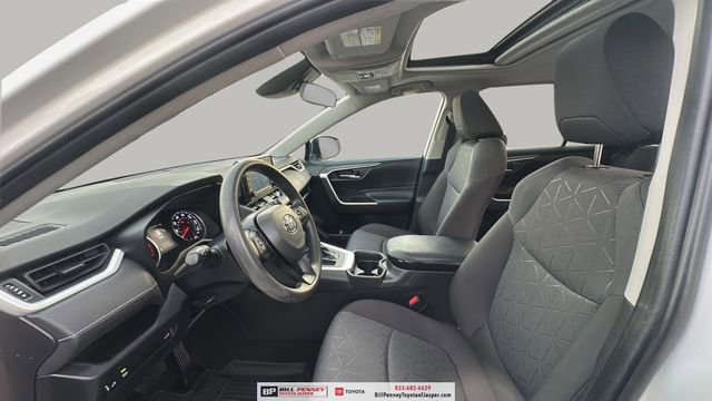 Used 2020 Toyota RAV4 XLE w/ Convenience Package image 11