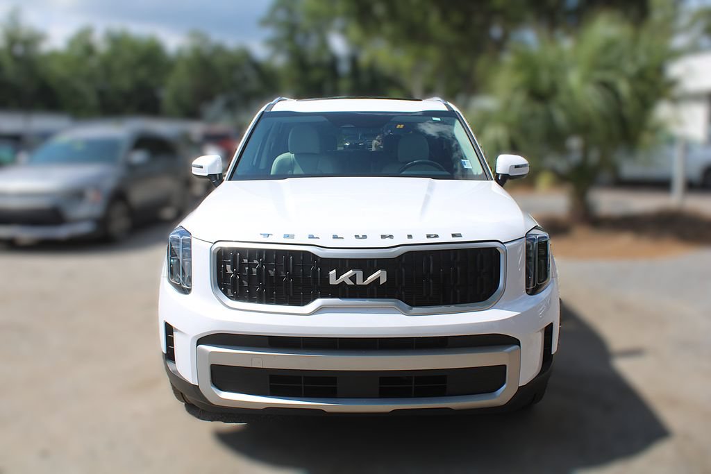 Certified 2024 Kia Telluride EX w/ EX Captain's Chair Package FWD image 18