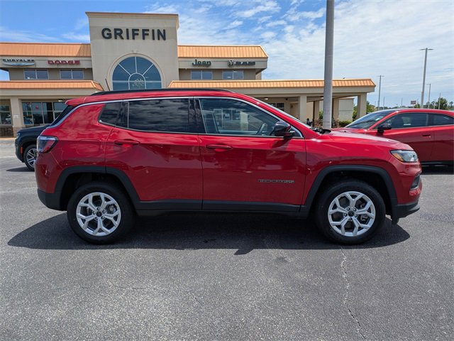 New 2025 Jeep Compass Latitude w/ Sun & Sound Group image 2