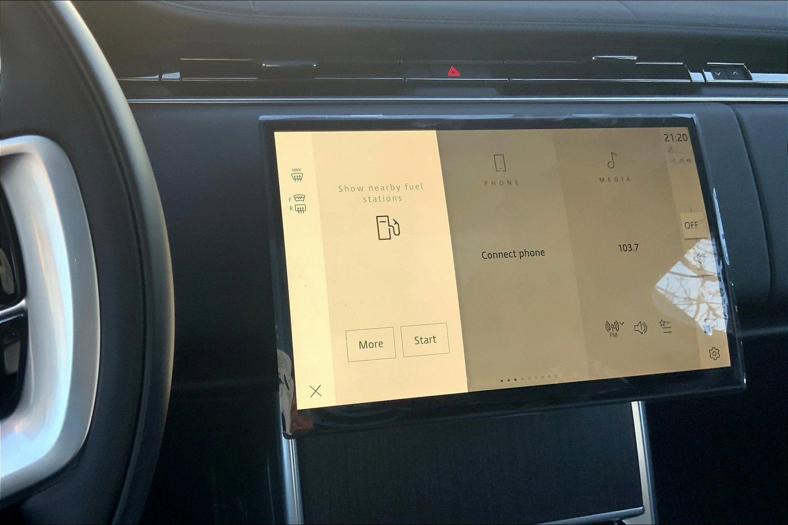 New 2025 Land Rover Range Rover SE image 6