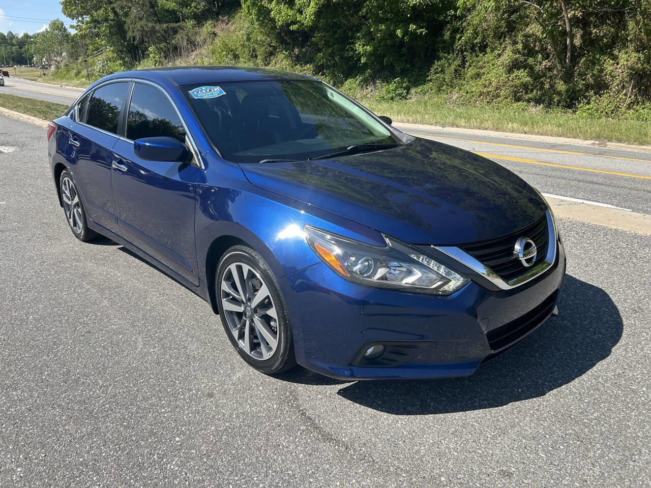 Used 2017 Nissan Altima 2.5 SR w/ LED Appearance Package FWD image 11