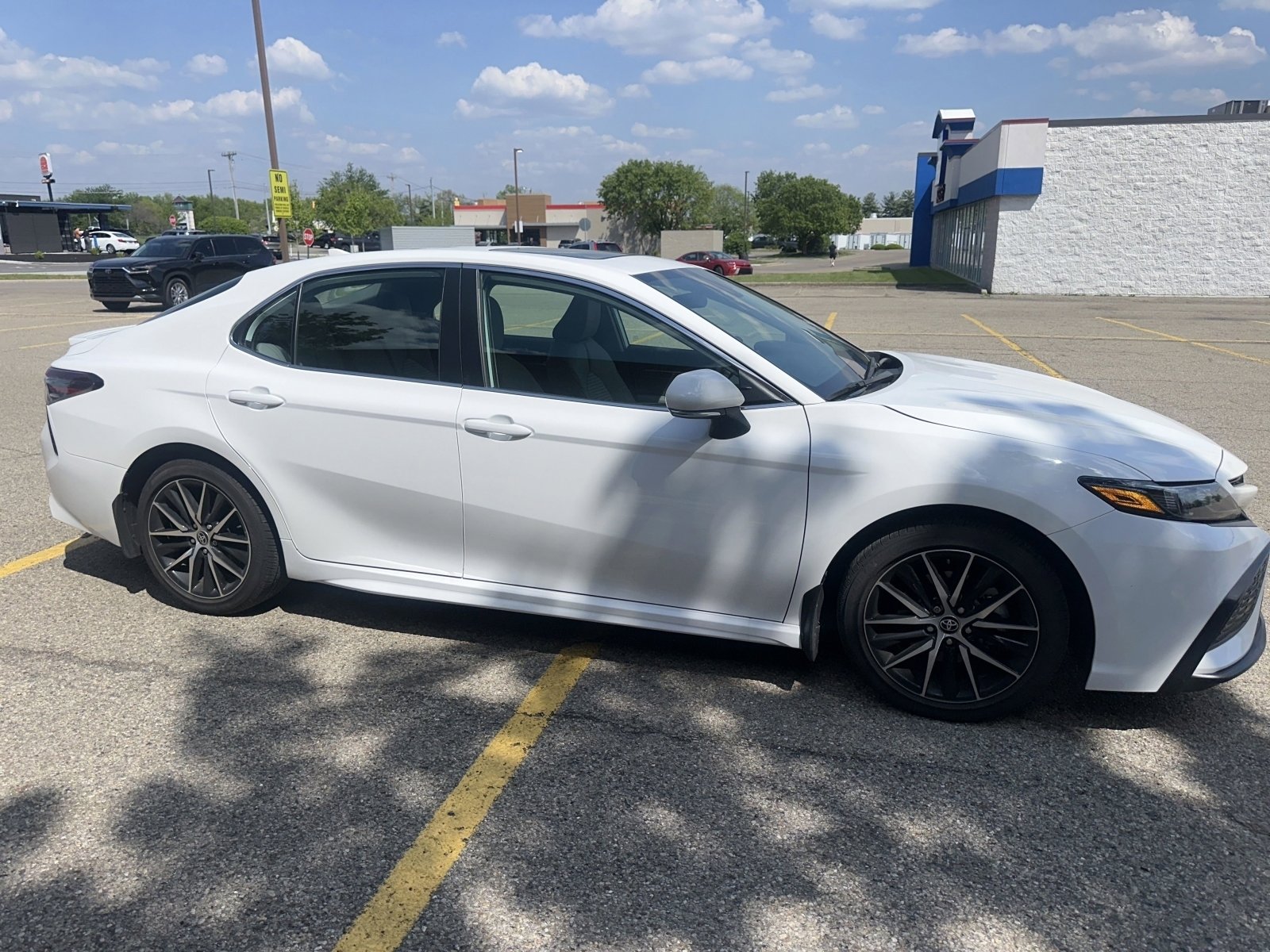 Used 2024 Toyota Camry SE w/ Cold Weather Package FWD image 15