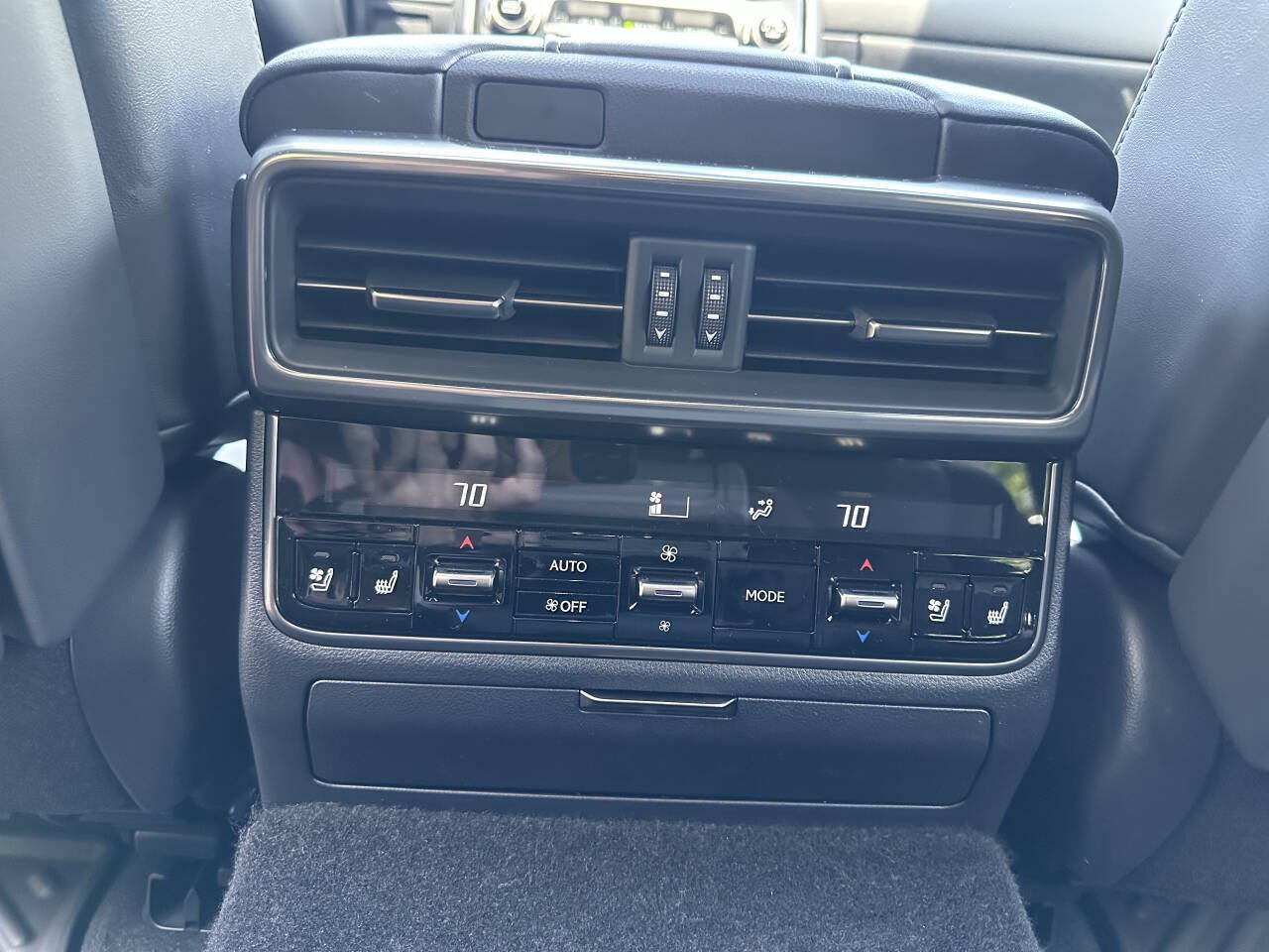 Used 2026 Lexus LX 700h Luxury AWD/4WD image 17