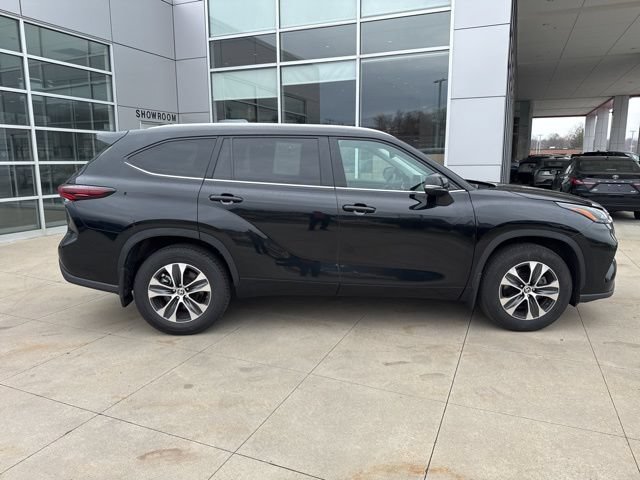 Used 2025 Toyota Highlander XLE AWD/4WD image 9