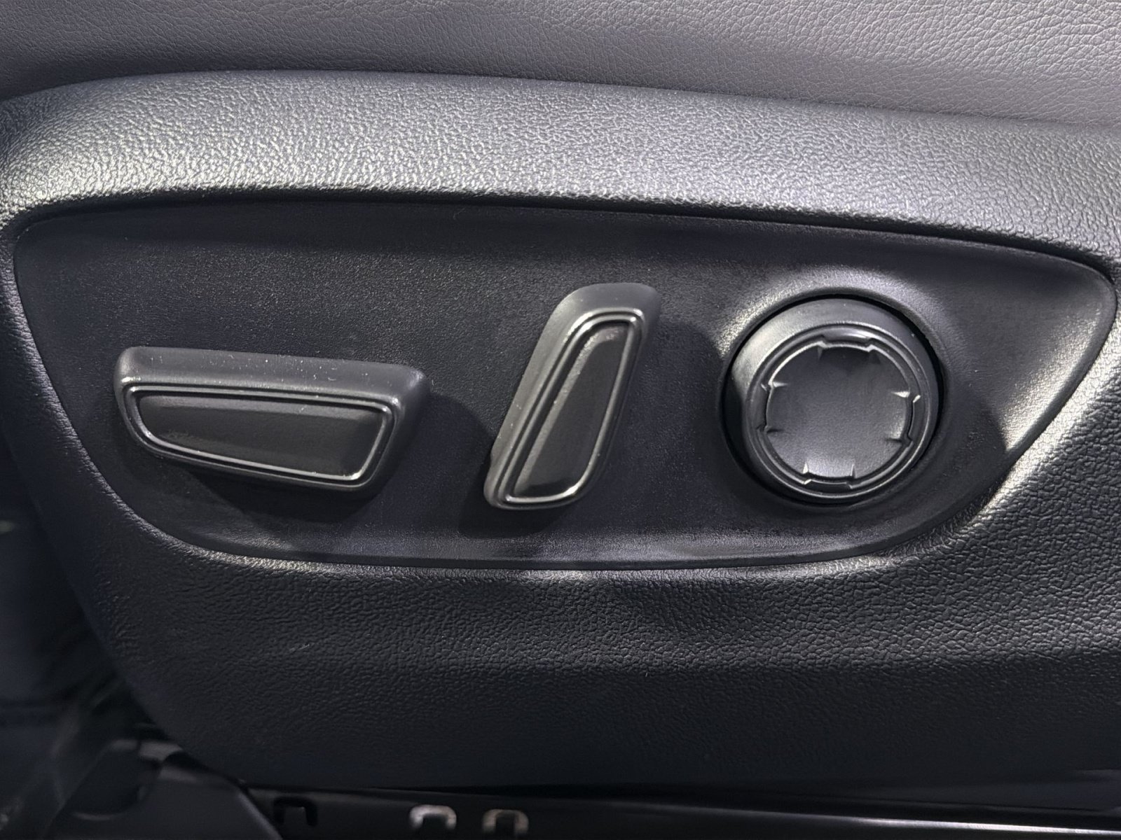 Used 2025 Toyota Sienna XLE w/ XLE Plus Package FWD image 21