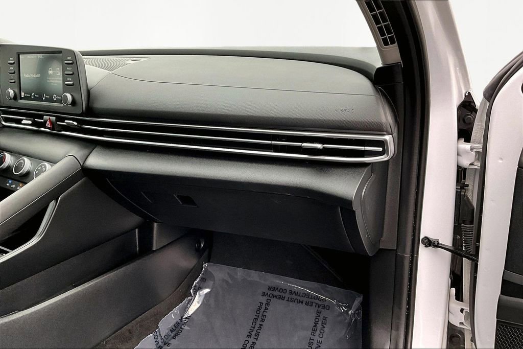 Used 2024 Hyundai Elantra SE image 17