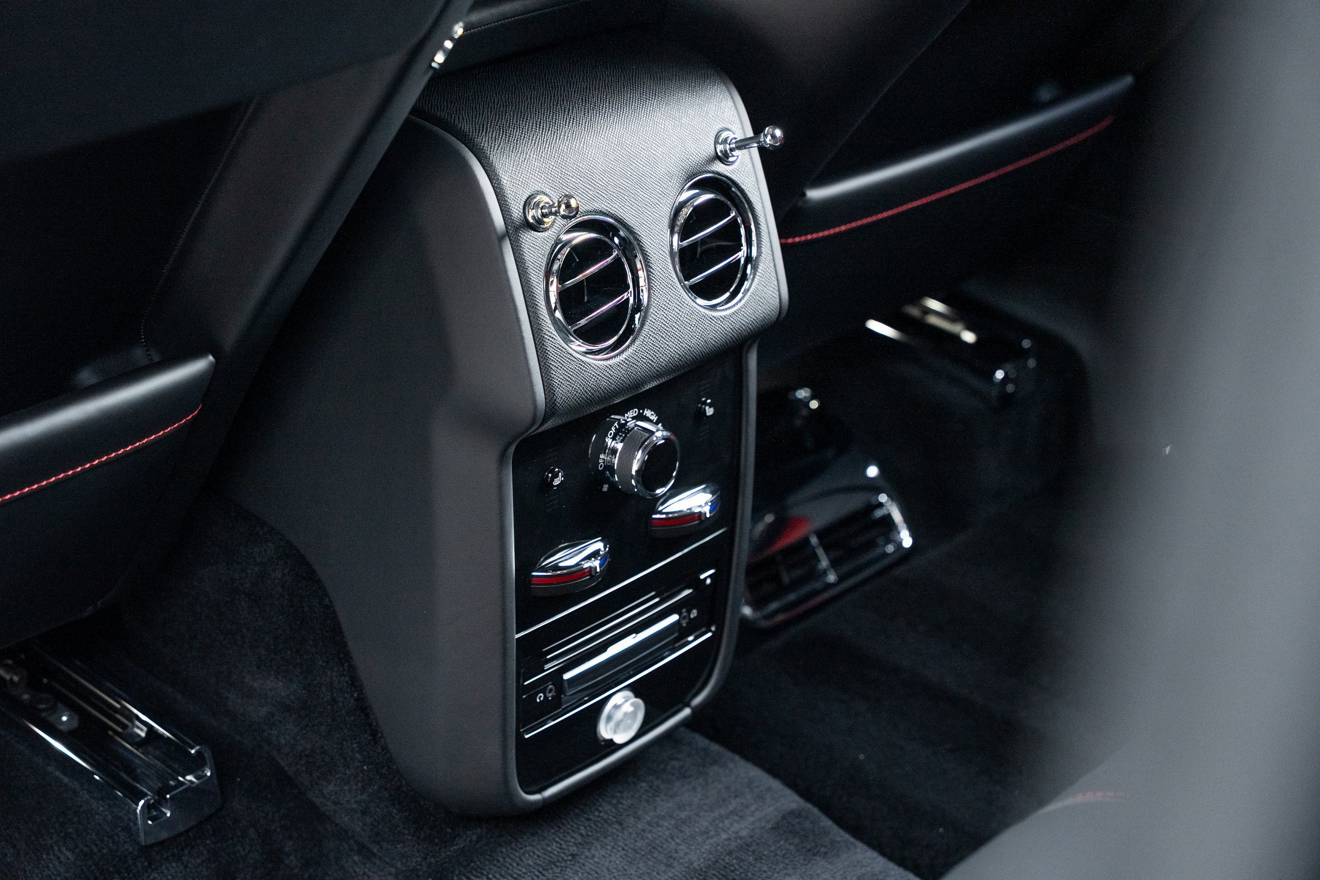 Certified 2024 Rolls-Royce Cullinan Black Badge image 46